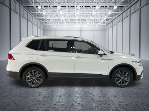Used 2024 Volkswagen Tiguan SE AWD/4WD image 7