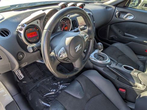 Used 2017 Nissan 370Z Touring image 17