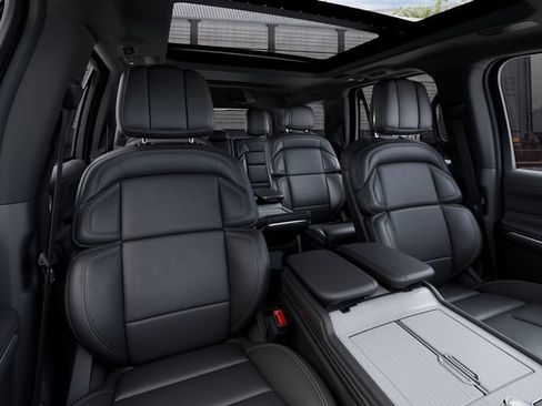 New 2027 Lincoln Navigator Reserve w/ Jet Appearance Package AWD/4WD image 10