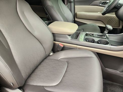 New 2026 Kia Carnival EX FWD image 11