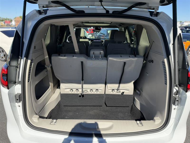 Used 2021 Chrysler Pacifica Touring-L w/ Premium & Safety Sphere Group FWD image 48