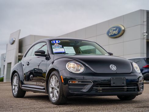 Used 2018 Volkswagen Beetle 2.0T SE FWD image 1
