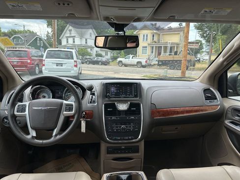Used 2015 Chrysler Town & Country Touring-L w/ Driver Convenience Group FWD image 15