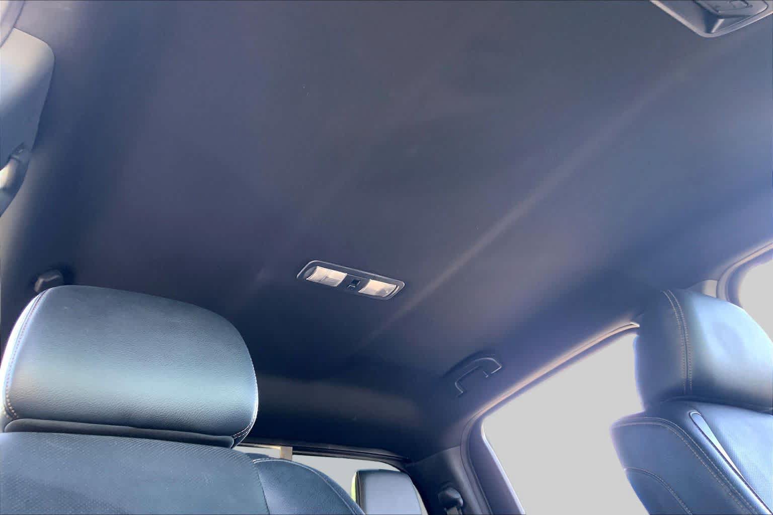Used 2018 Nissan Titan SL w/ Midnight Edition AWD/4WD image 14