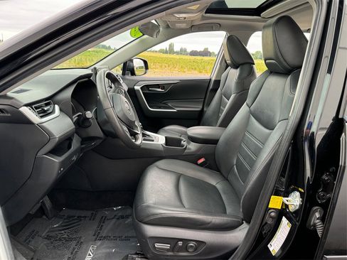 Certified 2022 Toyota RAV4 XLE Premium image 9