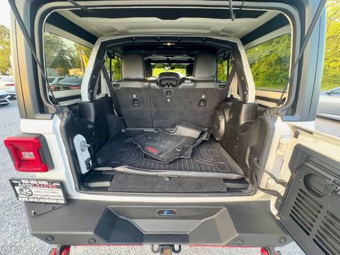 Used 2018 Jeep Wrangler Unlimited Rubicon AWD/4WD image 11