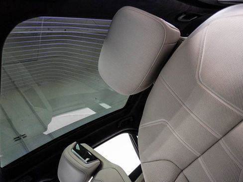 Used 2023 BMW 760i xDrive w/ Executive Package image 7