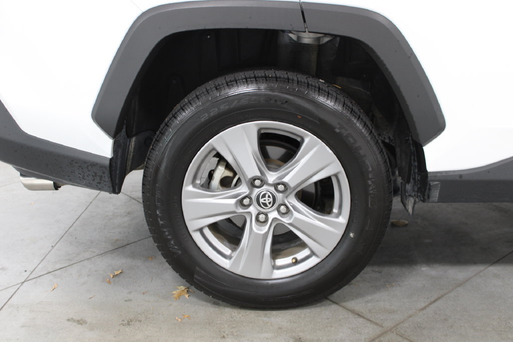 Used 2025 Toyota RAV4 XLE AWD/4WD image 60