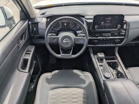 Used 2025 Nissan Pathfinder SV AWD/4WD image 28
