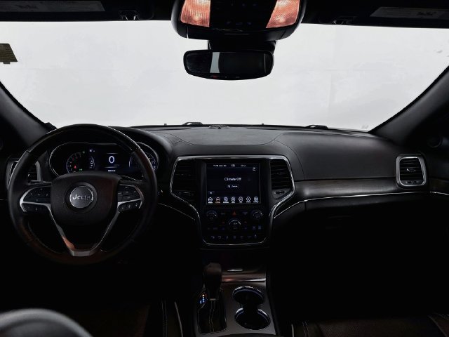 Used 2018 Jeep Grand Cherokee Overland AWD/4WD image 27