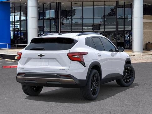 New 2026 Chevrolet Trax ACTIV w/ Sunroof Package FWD image 4