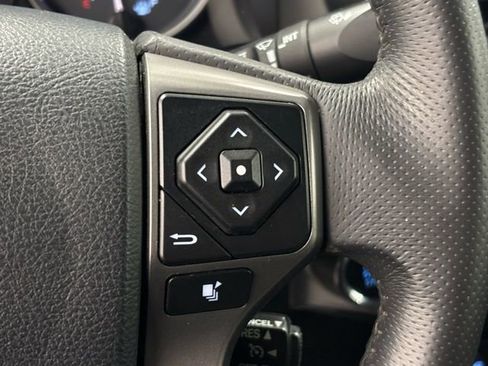 Used 2016 Toyota Tacoma Limited w/ Towing Package image 21