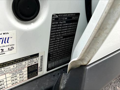 Used 2018 Jaguar F-PACE Premium image 31