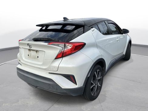 Used 2020 Toyota C-HR XLE image 6
