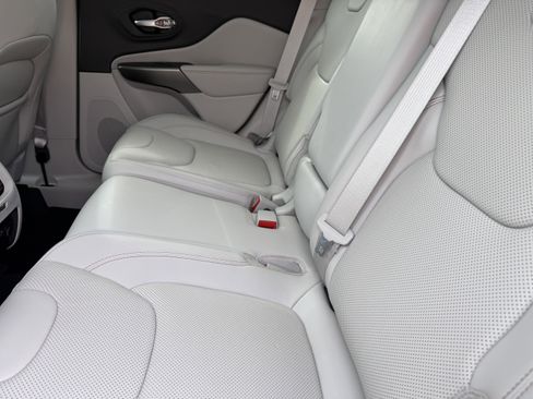 Used 2020 Jeep Cherokee Limited w/ Technology Group image 17