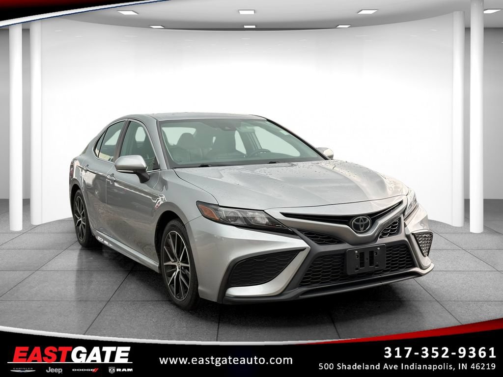 Used 2024 Toyota Camry SE FWD image 1