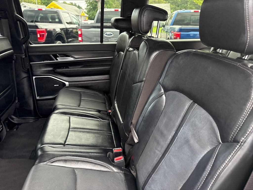Used 2024 Jeep Wagoneer L Series II w/ Flexible Seating Group AWD/4WD image 16