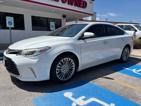 Used 2016 Toyota Avalon Limited FWD image 3