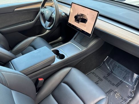 Used 2024 Tesla Model Y Long Range AWD/4WD image 33