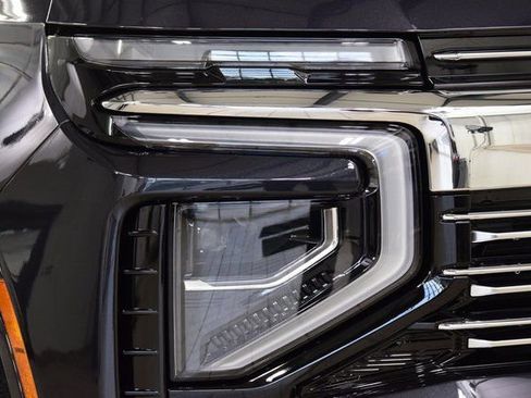 New 2025 Chevrolet Suburban Premier image 12