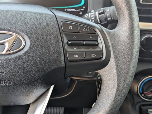 Used 2025 Hyundai Venue SE image 16