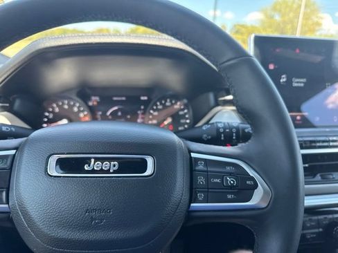 Used 2025 Jeep Compass Limited AWD/4WD image 11