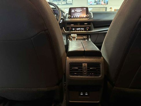 Used 2025 Nissan Rogue SV image 29