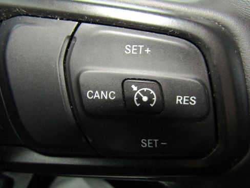 Used 2023 Jeep Wrangler Willys AWD/4WD image 21