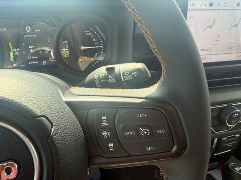 Used 2024 Jeep Wrangler Unlimited AWD/4WD image 21
