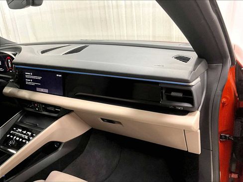 Used 2025 Porsche Macan Electric image 28