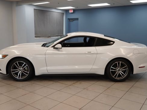 Used 2016 Ford Mustang Coupe RWD image 2