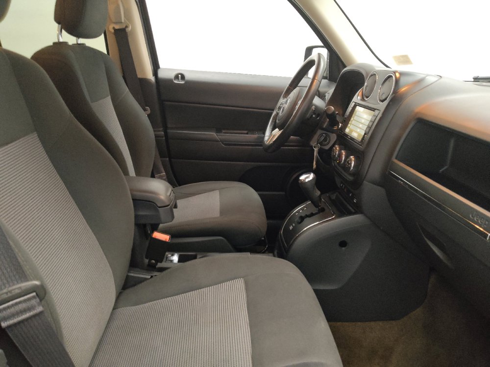 Used 2016 Jeep Patriot Latitude AWD/4WD image 21