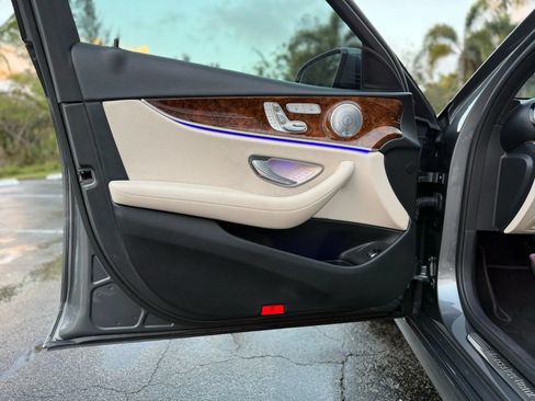 Used 2018 Mercedes-Benz E 300 image 21
