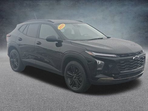 Used 2024 Chevrolet Trax ACTIV w/ Sunroof Package image 3