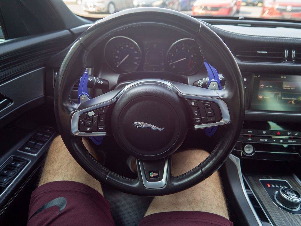 Used 2018 Jaguar XF S RWD image 20