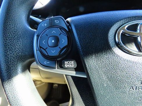 Used 2013 Toyota Camry LE image 28