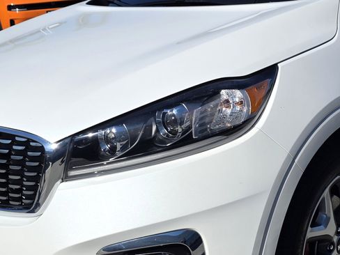 Used 2019 Kia Sorento SX image 8