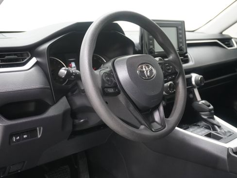 Used 2021 Toyota RAV4 XLE AWD/4WD image 8