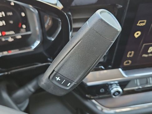 Used 2025 GMC Sierra 1500 SLT image 25