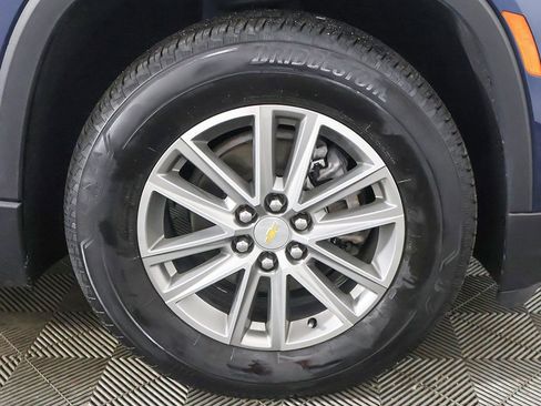 Used 2023 Chevrolet Traverse LT w/ Rear Camera Mirror Package image 22