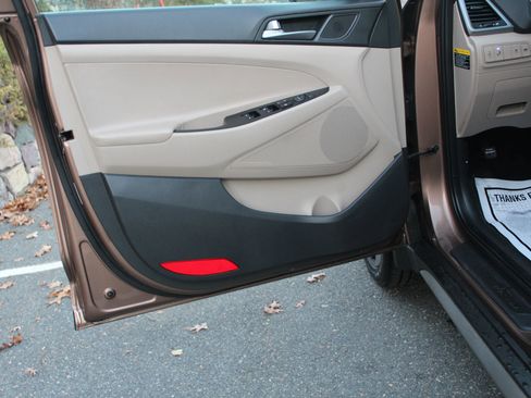 Used 2017 Hyundai Tucson Sport image 12