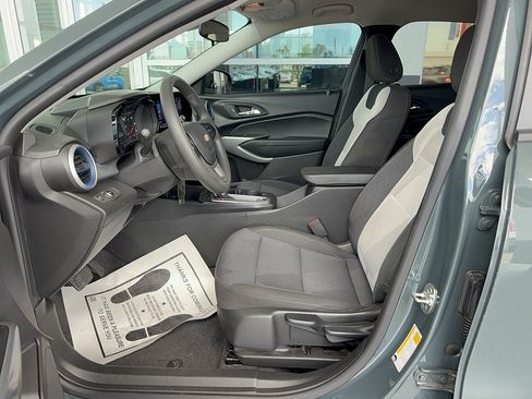 Used 2025 Chevrolet Trax LS FWD image 11