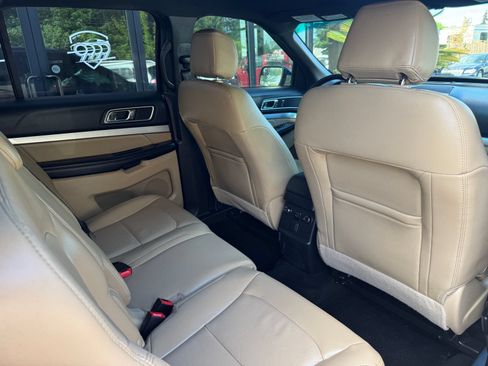Used 2016 Ford Explorer XLT w/ Equipment Group 202A FWD image 22