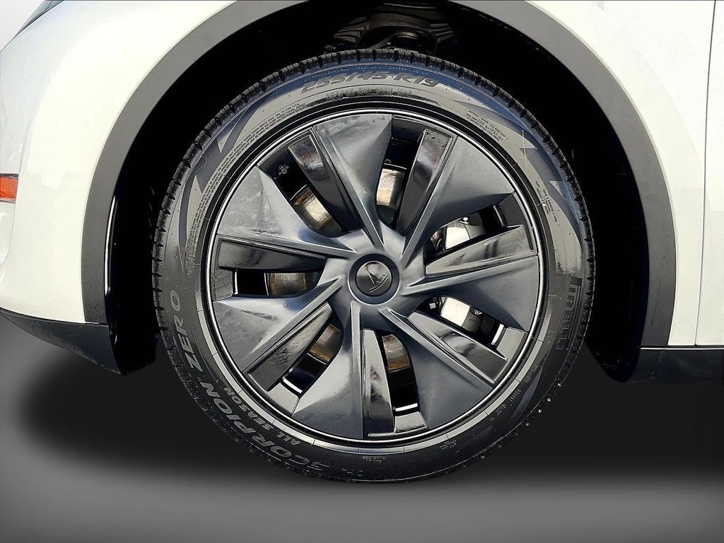 Used 2024 Tesla Model Y Long Range AWD/4WD image 32