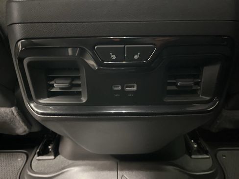 Used 2024 GMC Sierra 1500 AT4 w/ Technology Package AWD/4WD image 27