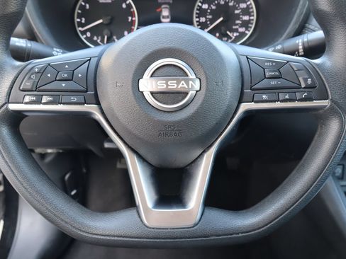 Used 2024 Nissan Sentra SV FWD image 11