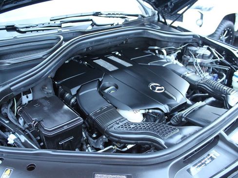 Used 2016 Mercedes-Benz GL 450 4MATIC image 38