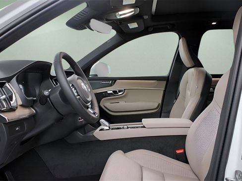 New 2026 Volvo XC90 B6 Ultra image 24