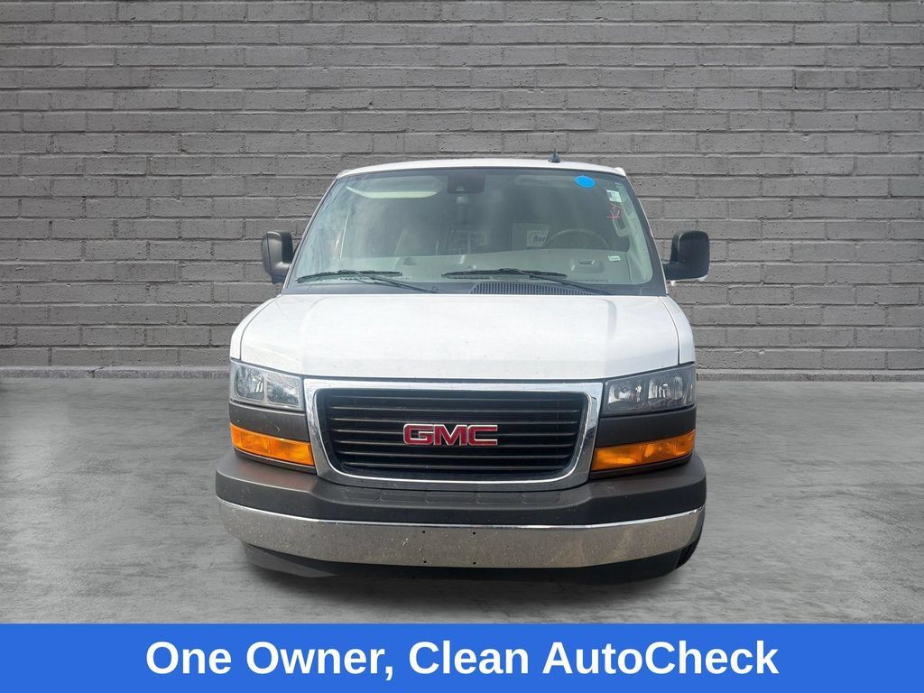 Used 2025 GMC Savana 3500 LT w/ LT Preferred Equipment Group RWD image 2