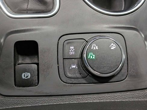 Used 2021 Chevrolet Traverse LT image 27